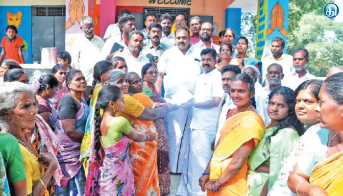 பள்ளிப்பட்டு ஒன்றியத்தில் ரூ1.30 கோடியில் புதிய கட்டிடங்கள்: எஸ்.சந்திரன் எம்எல்ஏ திறந்து வைத்தார்