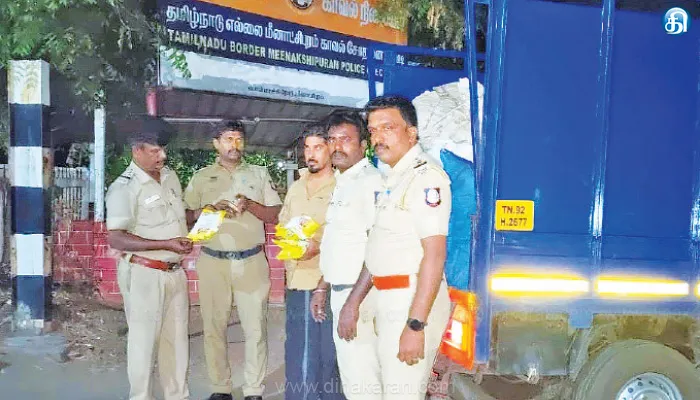 கேரளாவில் இருந்து பொள்ளாச்சிக்கு வேனில் கடத்திய 1 டன் புகையிலை பறிமுதல்: டிரைவர் கைது