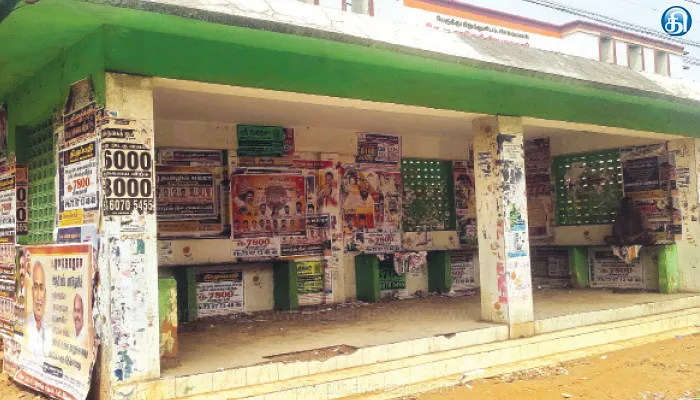 சிவகாசி பகுதியில் போஸ்டர்களால் பாழாகும் பயணிகள் நிழற்குடை: நடவடிக்கை எடுக்க கோரிக்கை
