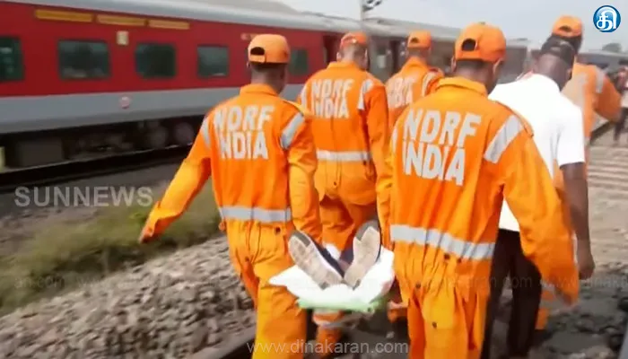 ஒடிசா மாநிலம் கட்டாக் அருகே காமாக்யா விரைவு ரயில் தடம்புரண்ட விபத்தில் ஒருவர் உயிரிழப்பு