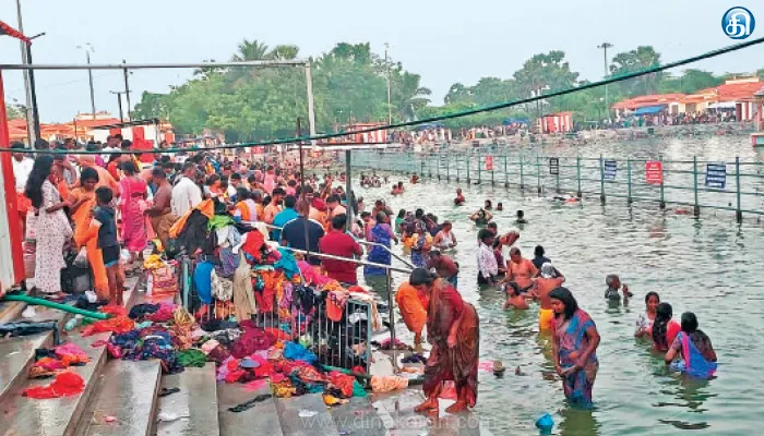 சூரிய கிரகணம், சனி அமாவாசை: திருநள்ளாறு சனி பகவான் கோயிலில் குவிந்த பக்தர்கள்