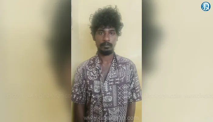 ரயில் பயணியிடம் செல்போன் பறிப்பில் ஈடுப்பட்ட ரவுடி கைது