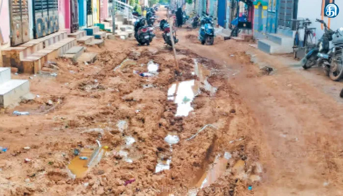 மேலப்பாளையம் 52வது வார்டில் பாதாள சாக்கடை பணியால் சகதி காடாக மாறிய வீதிகள்