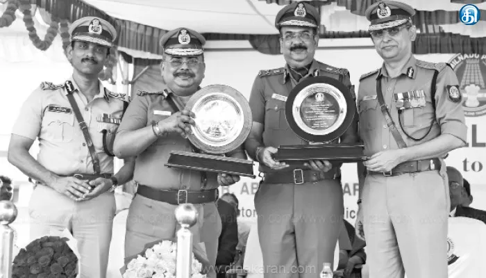 டிஜிபிகள் அபாஷ்குமார், அம்ரேஷ் புஜாரி பணி ஓய்வு: காவல்துறை அணிவகுப்பு மரியாதையுடன் பிரிவு உபாசர விழா; டிஜிபி சங்கர் ஜிவால் நினைவு பரிசு வழங்கி கவுரவிப்பு