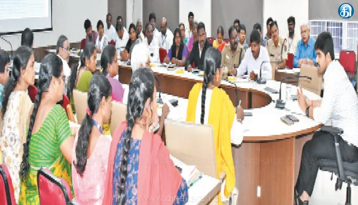 திருமண மண்டபங்களில் 18 வயதுக்கு உட்பட்ட குழந்தைகளுக்கு திருமணம் நடத்தப்பட்டால் உரிமம் ரத்து செய்யப்பட்டு சீல் வைக்கப்படும்: பாதுகாப்புக்குழு கூட்டத்தில் எச்சரிக்கை
