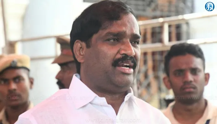 இறுதி எச்சரிக்கை விடுத்த சபாநாயகர் பேரவையில் வேல்முருகனை முதல்வர் கண்டித்ததால் பரபரப்பு