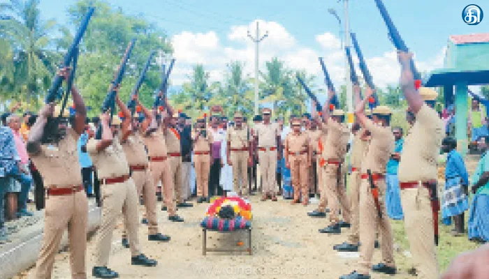 சென்னையில் உயிரிழந்த ஏட்டு உடல் 30 குண்டுகள் முழங்க அரசு மரியாதையுடன் தகனம்: போலீசார் அஞ்சலி