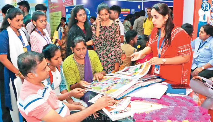 தினகரன் நாளிதழ்-சென்னை விஐடி இணைந்து நடத்திய கல்வி கண்காட்சியில் 2வது நாளாக ஆயிரக்கணக்கானோர் குவிந்தனர்