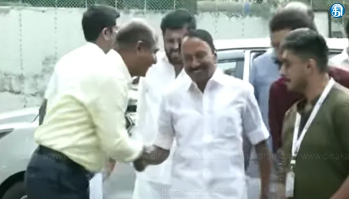 எடப்பாடியை தொடர்ந்து செங்கோட்டையன் டெல்லி பயணம்!!