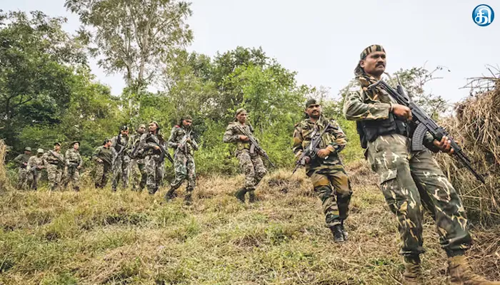 சத்தீஸ்கர் மாநிலம் பிஜப்பூரில் 3 மாவோஸ்ட்டுகள் பாதுகாப்பு படையினரால் சுட்டுக்கொலை!!