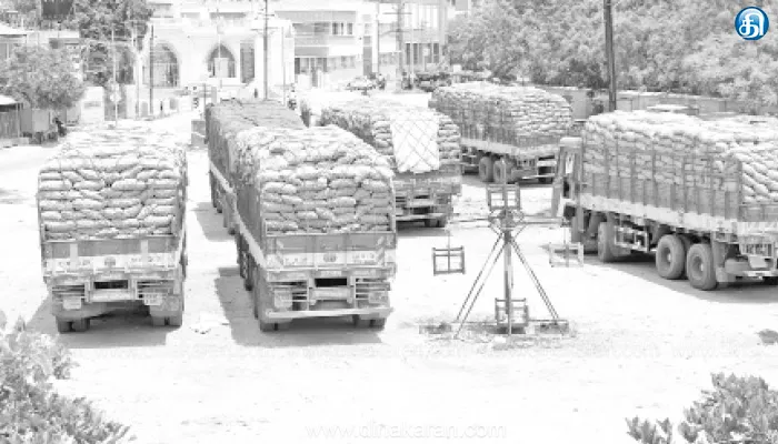 6 மாத இடைவெளிக்கு பிறகு தூத்துக்குடியில் இருந்து இலங்கைக்கு தோணி மூலம் வெங்காயம் ஏற்றுமதி