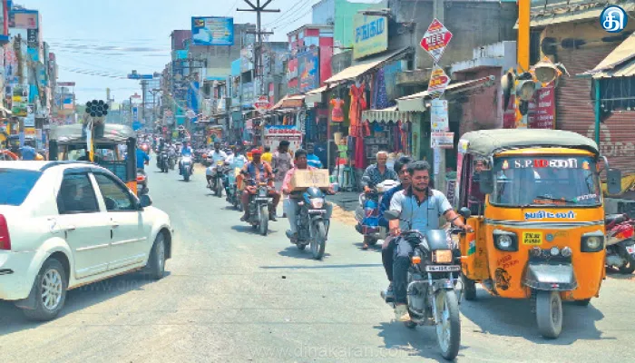 கள்ளக்குறிச்சி நான்குமுனை சந்திப்பு அரசு மருத்துவமனை எதிரே தற்காலிக பசுமை பந்தல் அமைக்க வேண்டும்