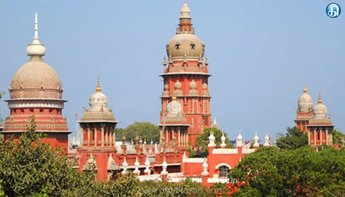 கல்லூரி மாணவர்கள் மோதலை தடுக்க குழு அமைக்க வேண்டும்: தமிழக அரசுக்கு உயர்நீதிமன்றம் பரிந்துரை