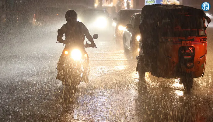 தமிழ்நாட்டில் இன்று இரவு 10 மணிக்குள் 5 மாவட்டங்களில் ஓரிரு இடங்களில் மிதமான மழைக்கு வாய்ப்பு