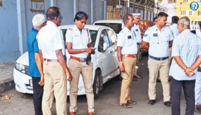 திருவொற்றியூர் மெட்ரோ ரயில் நிலையத்தில் சாலையோரம் நிறுத்தப்பட்டிருந்த வாகனங்கள் பறிமுதல், அபராதம்: போக்குவரத்து போலீசார் அதிரடி