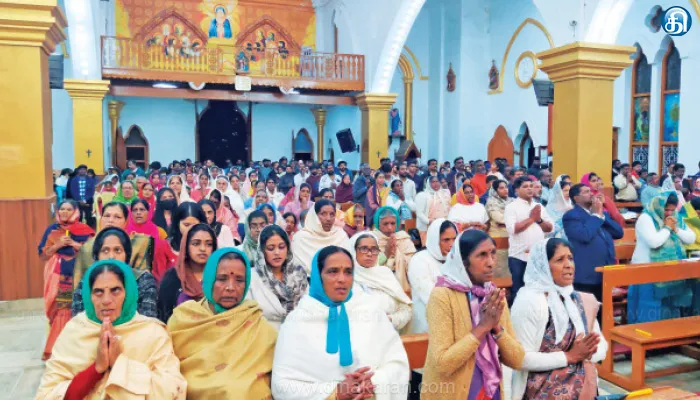 ஈஸ்டர் பண்டிகையை முன்னிட்டு தென்காசி புனித மிக்கேல் அதிதூதர் ஆலயத்தில் சிறப்பு திருப்பலிகள்