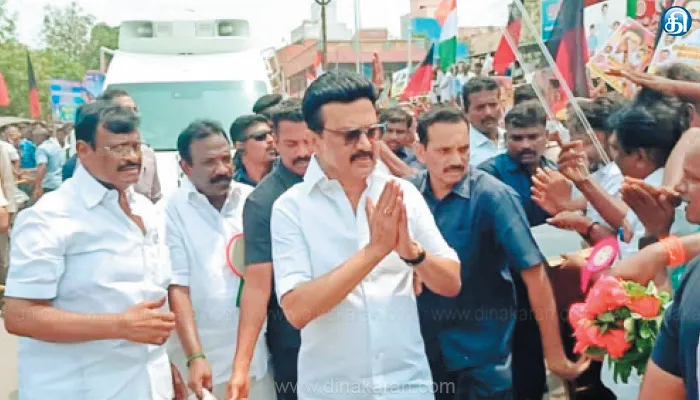பொன்னேரி நலத்திட்ட உதவி வழங்கும் விழாவில் ரோடு ஷோ மூலம் முதல்வருக்கு சிறப்பான வரவேற்பு: மாவட்ட பொறுப்பாளர் ரமேஷ்ராஜ் பங்கேற்பு