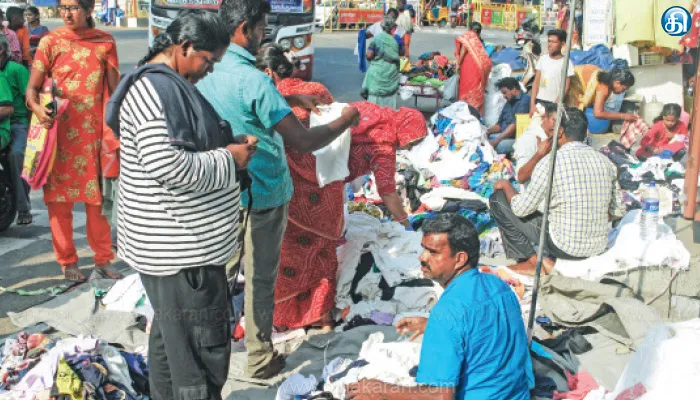 ஜவுளி சந்தைக்கு வெளி மாநில வியாபாரிகள் வருகை குறைவால் விற்பனை மந்தம்