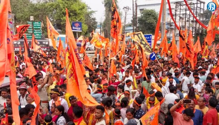 உபியில் ராமநவமி ஊர்வலத்தில் கல்வீச்சு..? விழா ஏற்பாட்டாளர்கள் குற்றச்சாட்டு வெறும் வதந்தி என போலீசார் மறுப்பு
