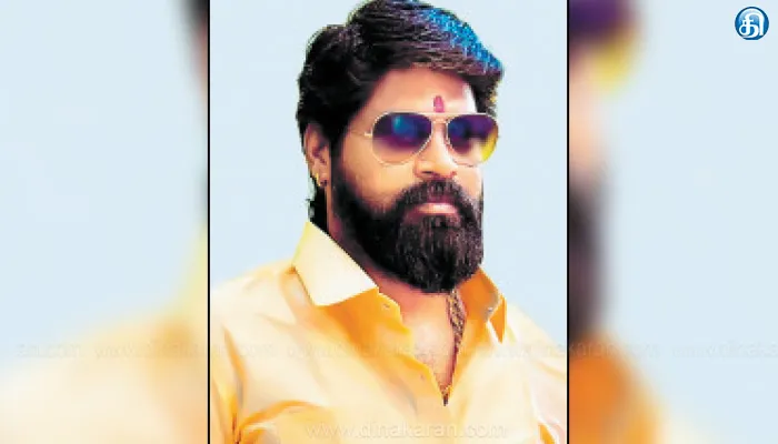 விருகம்பாக்கத்தில் பூட்டிய வீட்டில் சடலம் மீட்பு; நடிகர் கருணாஸ் கட்சியின் வக்கீல் வெட்டி படுகொலை: நாங்குநேரியில் கூலிப்படை தலைவன், நண்பர் கைது