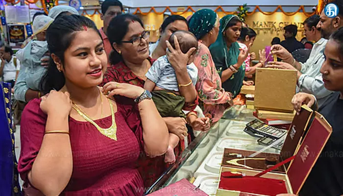 சென்னையில் ஆபரணத் தங்கத்தின் விலை சவரனுக்கு ரூ.720 குறைந்து ரூ.66,480க்கு விற்பனை!
