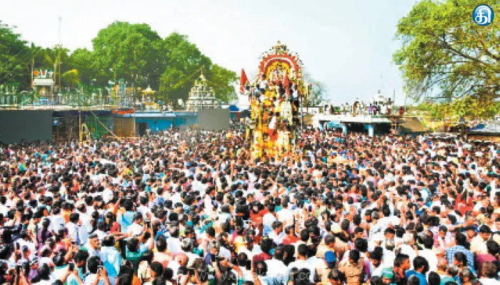 உளுந்தூர்பேட்டை அருகே கூவாகத்தில் திரண்ட பக்தர்கள்; கூத்தாண்டவர் கோயில் சித்திரை தேரோட்டம்: அரவான் களப்பலி-திருநங்கைகள் ஒப்பாரி