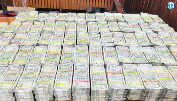 உரிய ஆவணங்கள் இன்றி காரில் கடத்திய ரூ.1.91 கோடி ஹவாலா பணம் பறிமுதல்