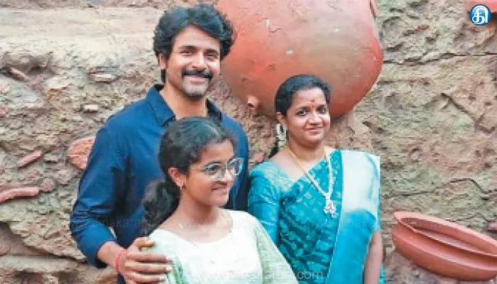 கீழடிக்கு நடிகர் சிவகார்த்திகேயன் குடும்பத்துடன் வருகை