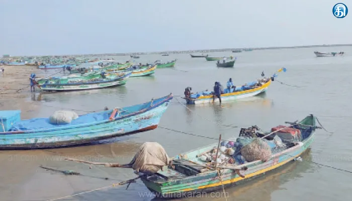 கடலில் சூறைக்காற்று; டெல்டாவில் 3வது நாளாக 41 ஆயிரம் மீனவர்கள் முடக்கம்: 3,600 படகுகள் கரை நிறுத்தம்