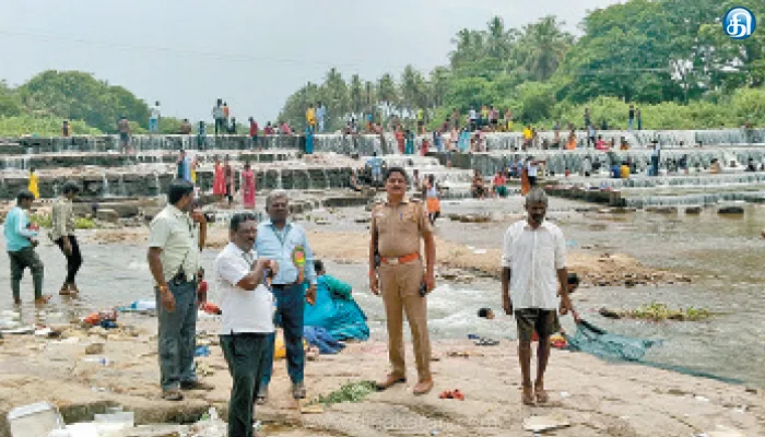 உயிர்பலி ஏற்படுவதை தவிர்க்கும் வகையில் முல்லையாற்று தடுப்பணைக்கு செல்ல பக்தர்களுக்கு கட்டுப்பாடு விதிப்பு