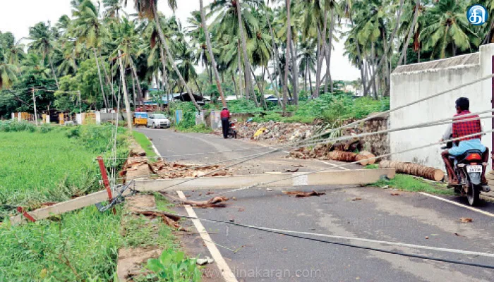 குமரி முழுவதும் விடிய விடிய மழை; பெருஞ்சாணி அணை நீர்மட்டம் 53 அடியானது: ஒரே நாளில் 150 இடங்களில் மின்கம்பங்கள் சரிந்தன