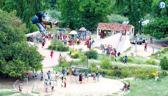 கோடை விடுமுறை இறுதி நாட்களில் சுற்றுலா தலங்களில் குவியும் மக்கள்