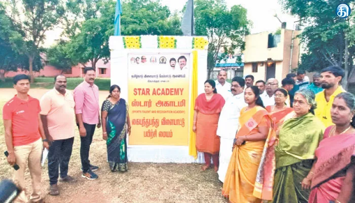ஜோலார்பேட்டை சிறு விளையாட்டு அரங்கில் ஸ்டார் அகாடமி வாலிபால் பயிற்சி