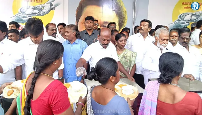 “அன்னம் தரும் அமுதக்கரங்கள்” 75வது நாளான இன்று கொளத்தூர் பகுதியில் காலை உணவு வழங்கி சிறப்பித்தார் அமைச்சர் மா.சுப்பிரமணியம்