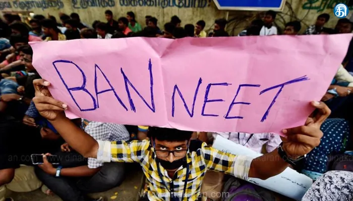 கடந்தாண்டு நடந்த நீட் வினாத்தாள் மோசடி வழக்கு; எஸ்பிஐ வங்கி ‘லாக்கர்’ முதல் பாட்னா கும்பல் வரை… சிபிஐ தாக்கல் செய்த குற்றப்பத்திரிகையில் பகீர்