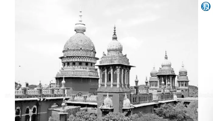 படப்பிடிப்புக்கு ஒத்துழைப்பு வழங்காத விவகாரம் பெப்சி மீது திரைப்பட தயாரிப்பாளர் சங்கம் வழக்கு: திரைத்துறை சங்கங்கள் பதில் தர ஐகோர்ட் அவகாசம்