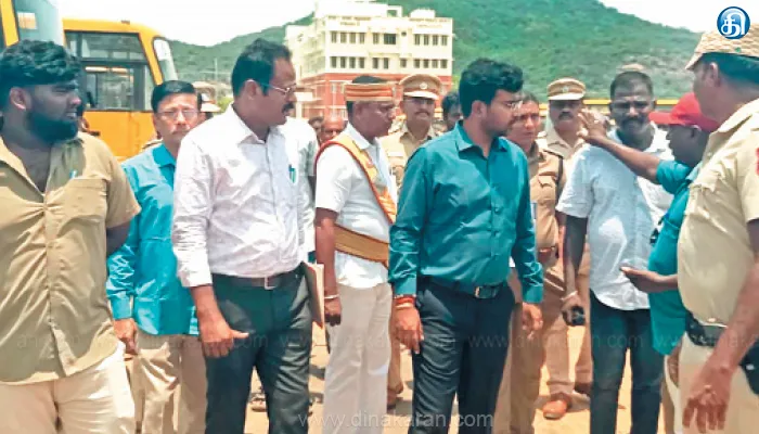 செங்கல்பட்டு ஐடிஐ மைதானத்தில் 307 தனியார் பள்ளி பேருந்துகளை கலெக்டர் ஆய்வு: குறைபாடுள்ள 14 பேருந்துகள் நிராகரிப்பு