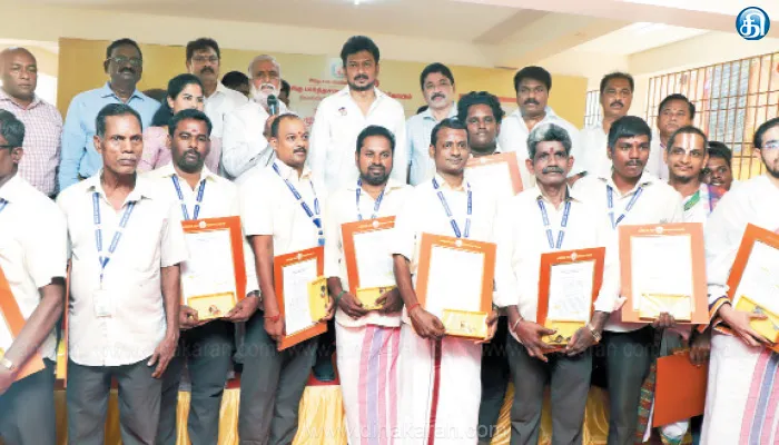 சேப்பாக்கம்-திருவல்லிக்கேணி சட்டமன்ற தொகுதிக்குட்பட்ட பகுதியில் ரூ.15.61 கோடியில் பல்நோக்கு மையம், முதல்வர் படைப்பகம், நூலகம் கட்டும் பணி: துணை முதல்வர் உதயநிதி ஸ்டாலின் அடிக்கல் நாட்டினார்