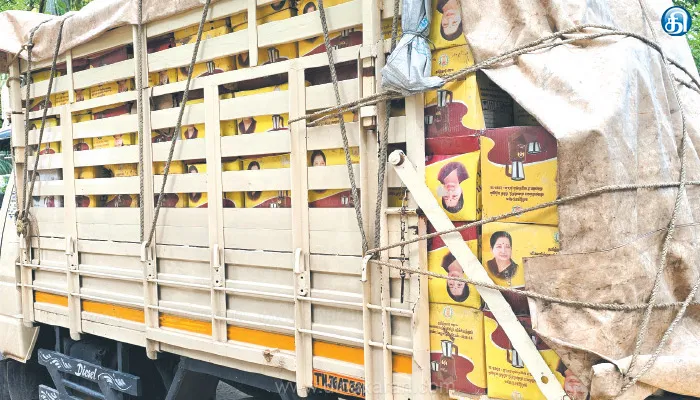 சுரண்டையில் அம்மா மிக்ஸியுடன் நின்ற வாகனத்தால் பரபரப்பு
