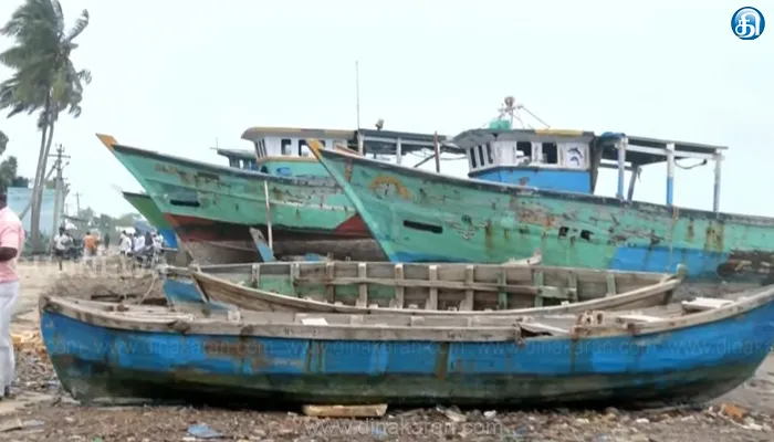 கோடியக்கரை கிழக்கே மீன்பிடித்துக் கொண்டிருந்தபோது இலங்கை கடற்கொள்ளையர்கள் அட்டூழியம்!