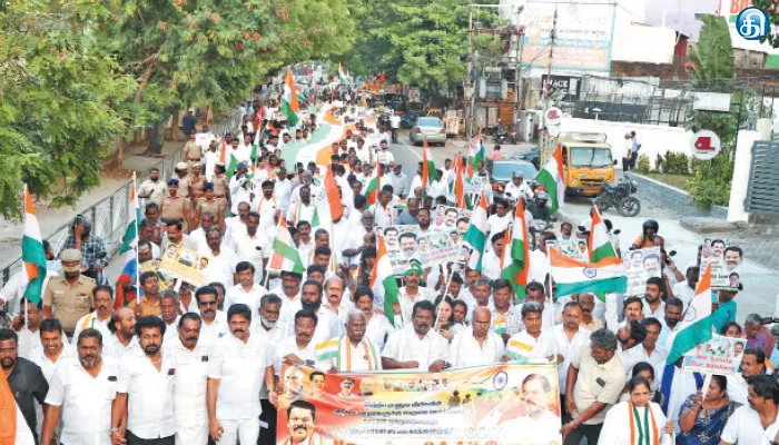 ராணுவ வீரர்களுக்கு பாராட்டு தெரிவிக்கும் வகையில் 100 மீட்டர் நீளம் கொண்ட தேசியக்கொடியை கையில் ஏந்தி காங்கிரசார் ஜெய்ஹிந்த் பேரணி: செல்வப்பெருந்தகை தலைமையில் நடைபெற்றது