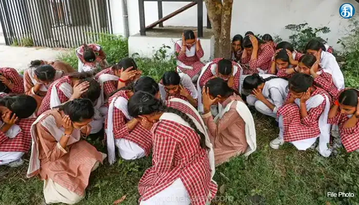 பாதுகாப்பு நடவடிக்கையாக ஜம்மு-காஷ்மீரில் கல்வி நிறுவனங்களுக்கு விடுமுறை