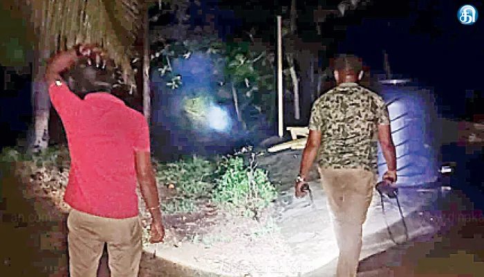 பூதப்பாண்டி அருகே தோட்டத்தில் புகுந்து வாழைகள் சேதம்; இரவில் வெடி வெடித்தும், சைரன் ஒலித்தும் யானை கூட்டத்தை விரட்டிய வனத்துறையினர்: விவசாயிகளுக்கு கட்டுப்பாடு விதிப்பு