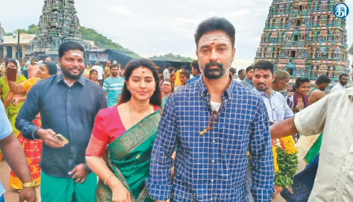 திருத்தணி முருகன் கோயிலில் நடிகை சினேகா-பிரசன்னா சாமி தரிசனம்: செல்பி எடுத்த ரசிகர்கள்