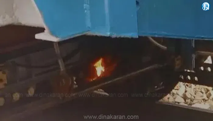 தெலுங்கானாவில் புறநகர் ரயிலில் தீவிபத்து!!