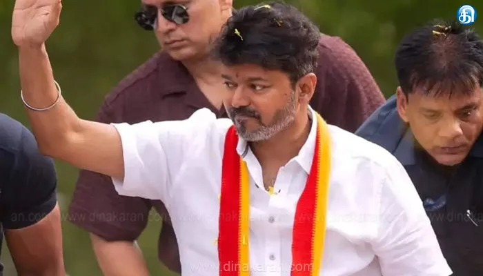 தவெக மாவட்ட செயலாளர் கூட்டம்: நடிகர் விஜய் புறக்கணிப்பு
