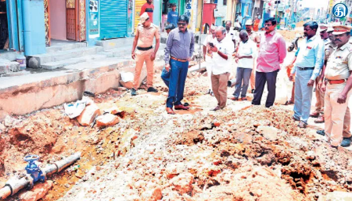 திருவண்ணாமலை மாட வீதியில் கான்கிரீட் சாலை அமைக்கும் பணி