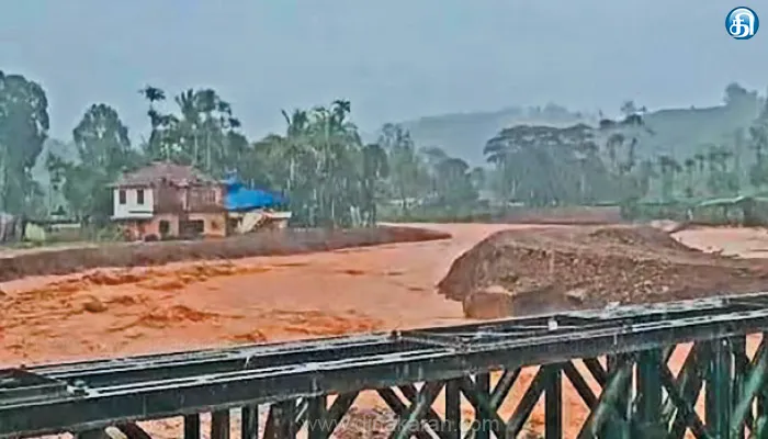 வயநாட்டில் கடந்த ஆண்டு பாதிக்கப்பட்ட சூரல்மலை பகுதியில் மீண்டும் நிலச்சரிவு பீதி: பொதுமக்கள் போராட்டம்