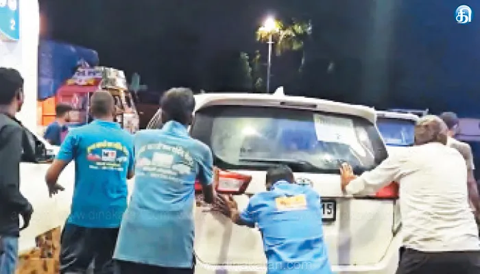19 வாகனங்களில் கலப்பட டீசல் நடுரோட்டில் நிறுத்தப்பட்ட மபி முதல்வர் கான்வாய்: பெட்ரோல் பங்க்குக்கு சீல்