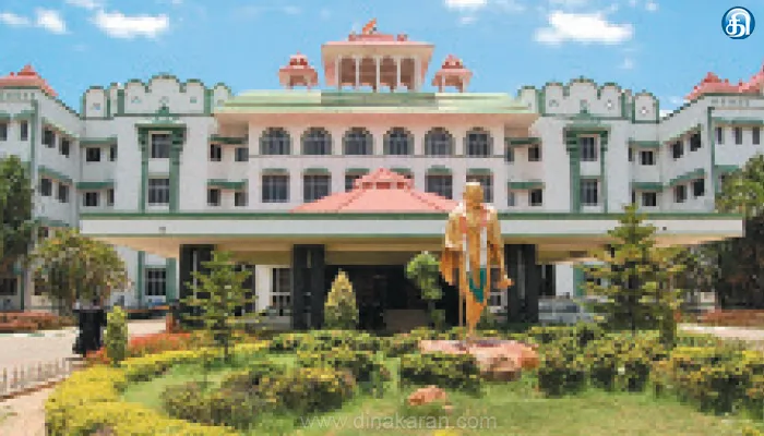 வழக்கறிஞர்கள்தான் நீதிமன்றத்தின் அதிகாரிகள் அற்ப காரணங்களுக்காக கோர்ட் புறக்கணிப்பு கண்டிக்கத்தக்கது: ஐகோர்ட் கிளை நீதிபதிகள் கருத்து